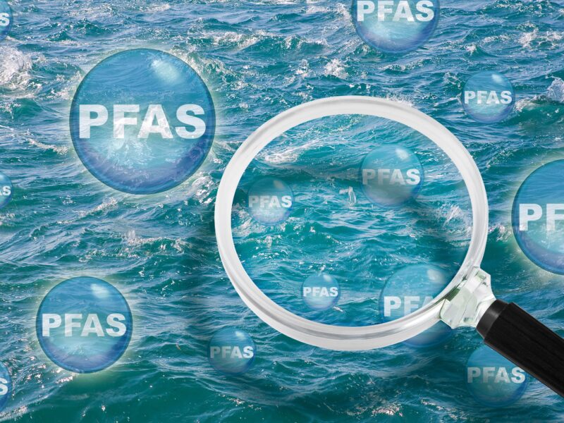 迫るPFAS規制:射出成形部品への影響と代替戦略(前編)