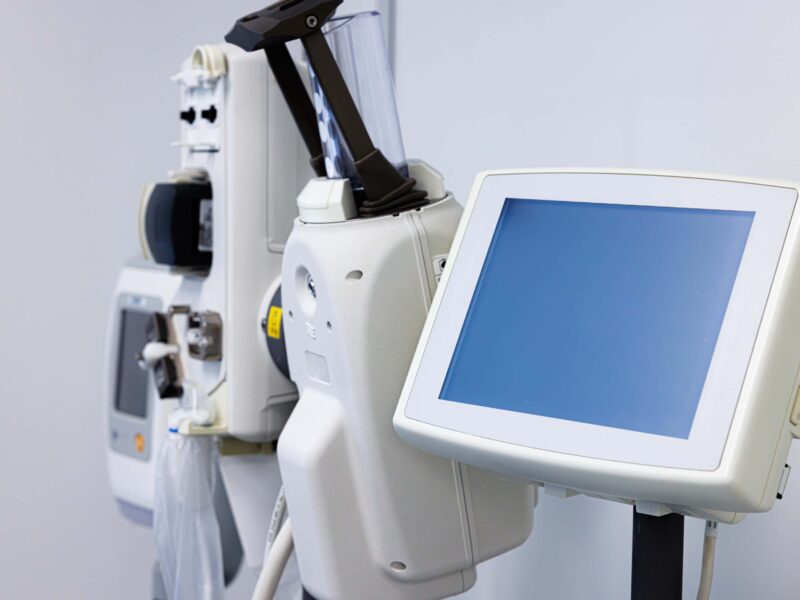 PC/ABSの特性と射出成形設計ガイド – 筐体・ハウジングに最適なアロイ樹脂を解説